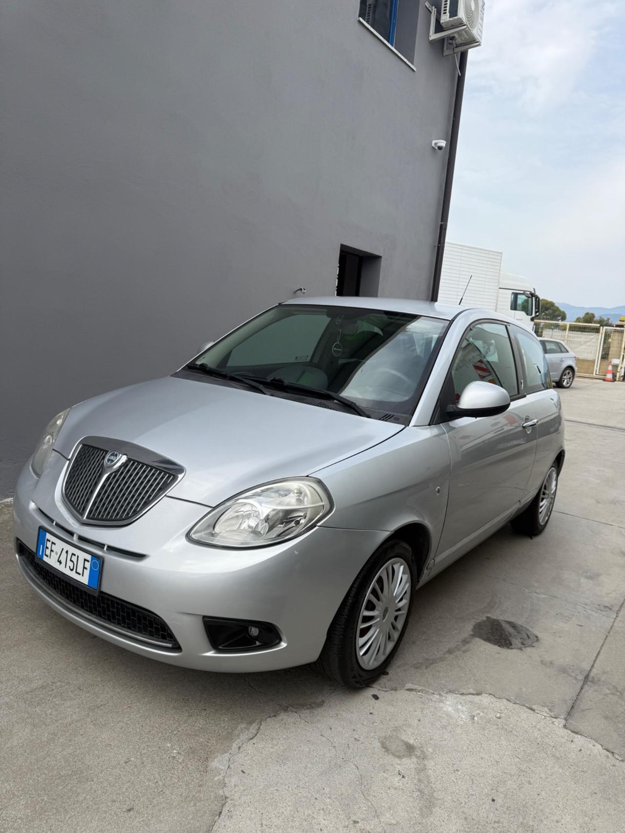 Lancia Ypsilon 1.2 69 CV 5 porte S&S Silver