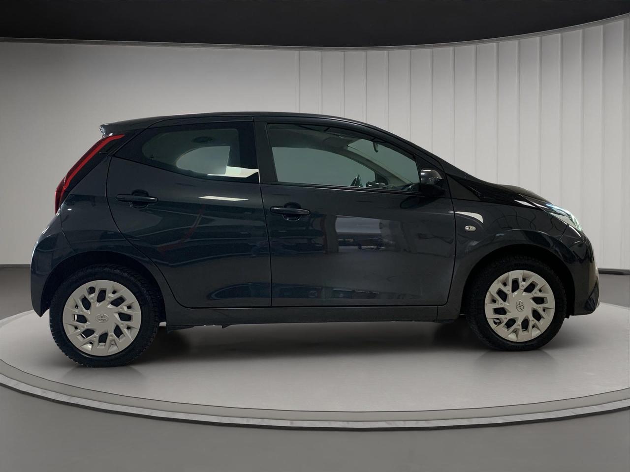 Toyota Aygo 5p 1.0 x-play 72cv