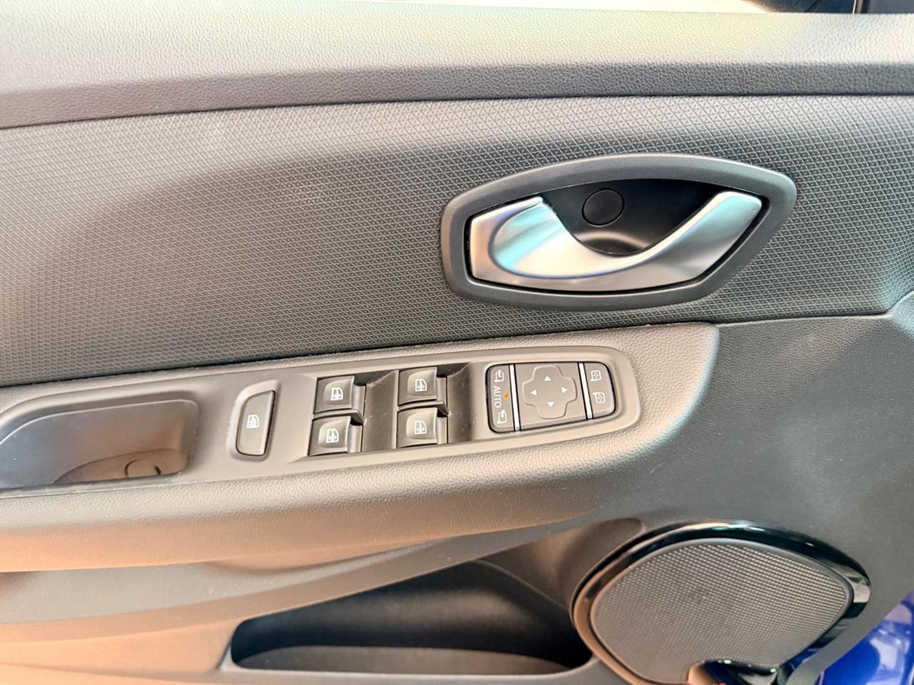 Renault Clio 1.5dCi 90cv Automatico Moschino E6