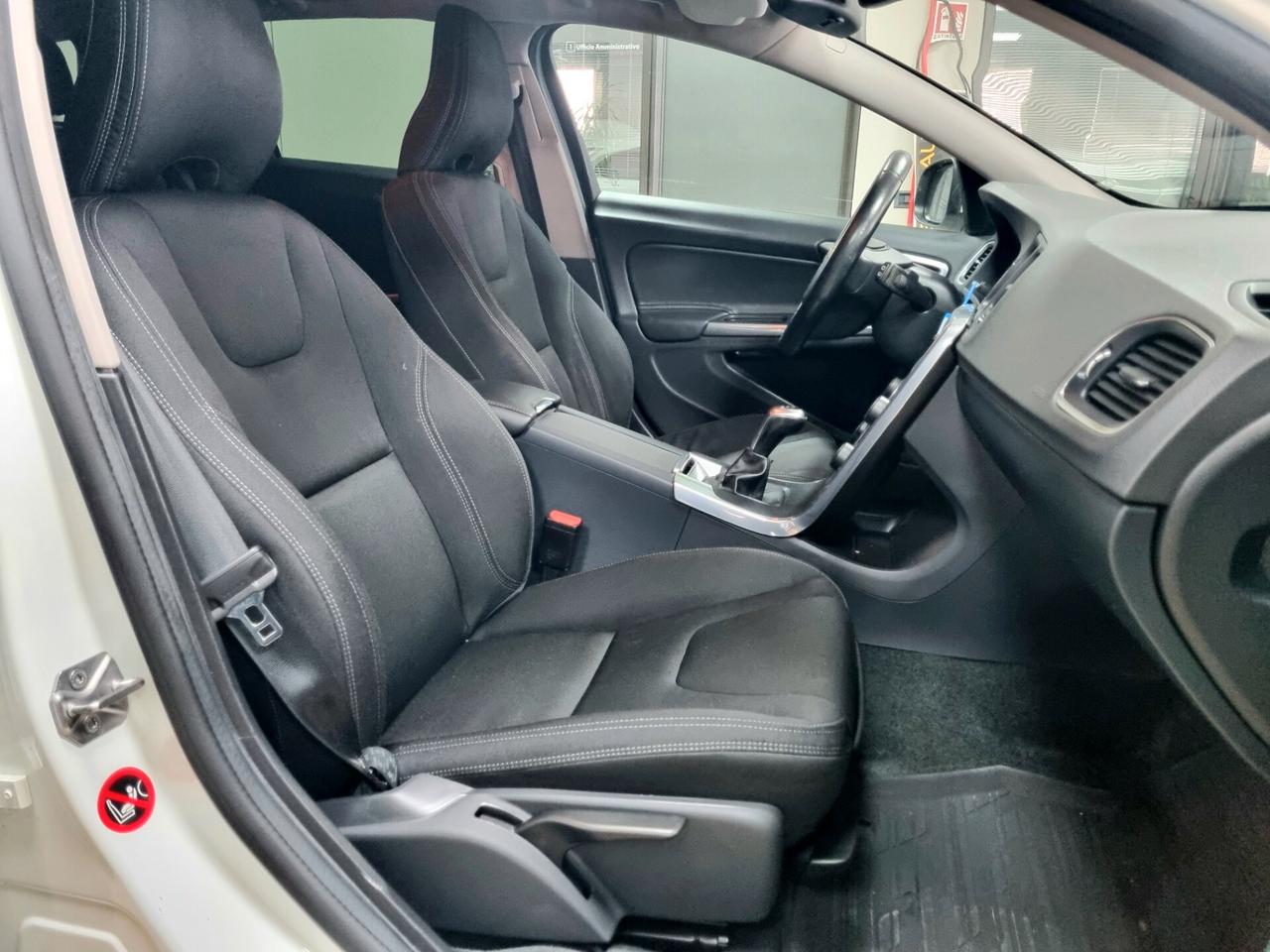 VOLVO V60 2.0 DIESEL D2 KINETIC N1 AUTOCARRO