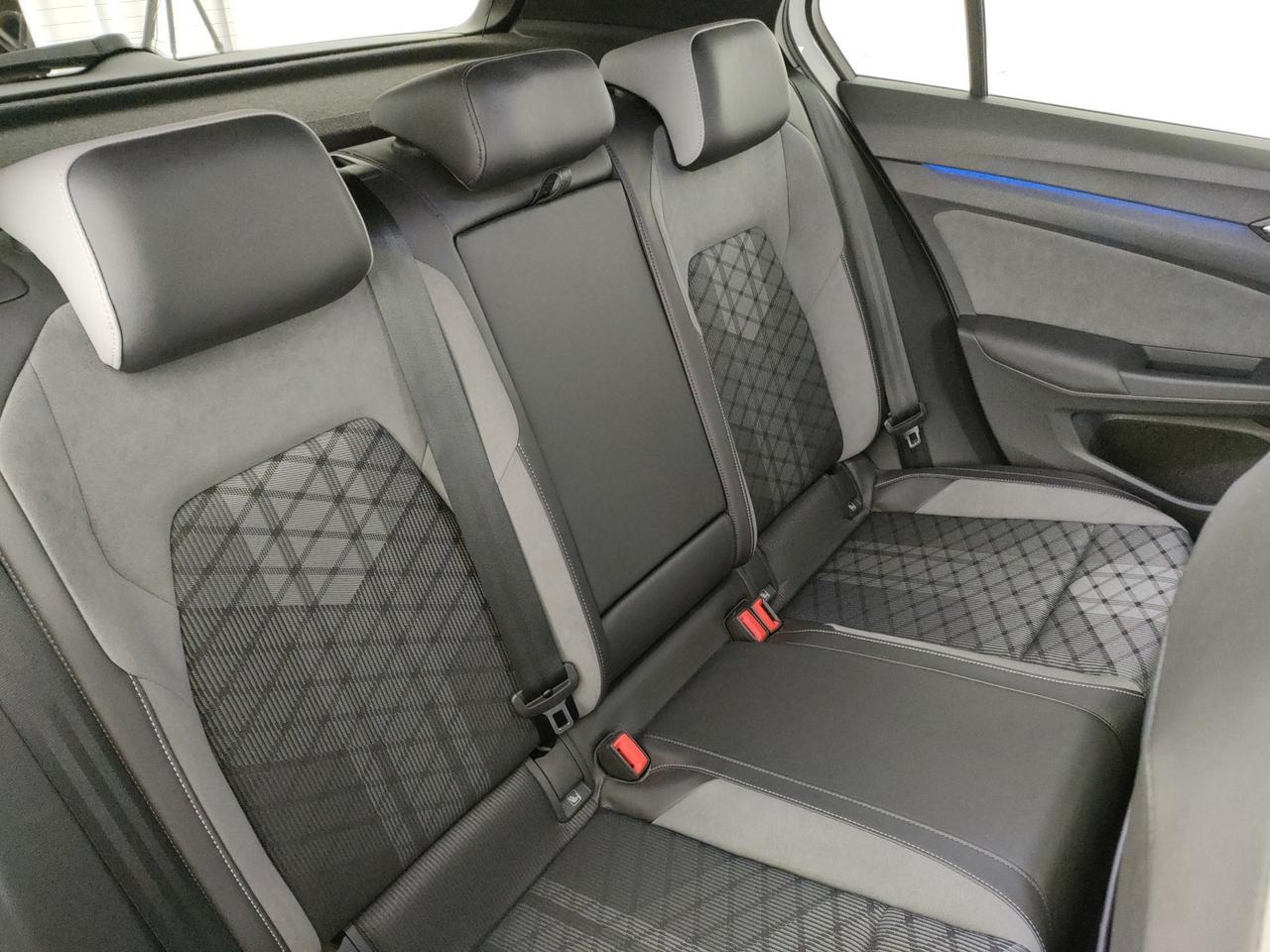 Volkswagen Golf 2.0 tdi r-line 150cv dsg