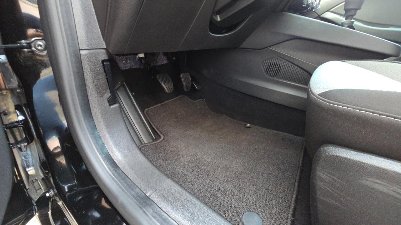 Mitsubishi Colt 1.0L turbo 90 CV Invite