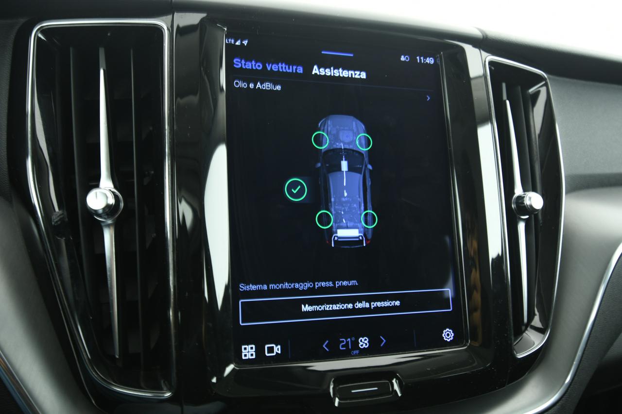 VOLVO XC60 2.0 b4 Momentum awd auto CAMERA+APP CONNECT+FULL LED