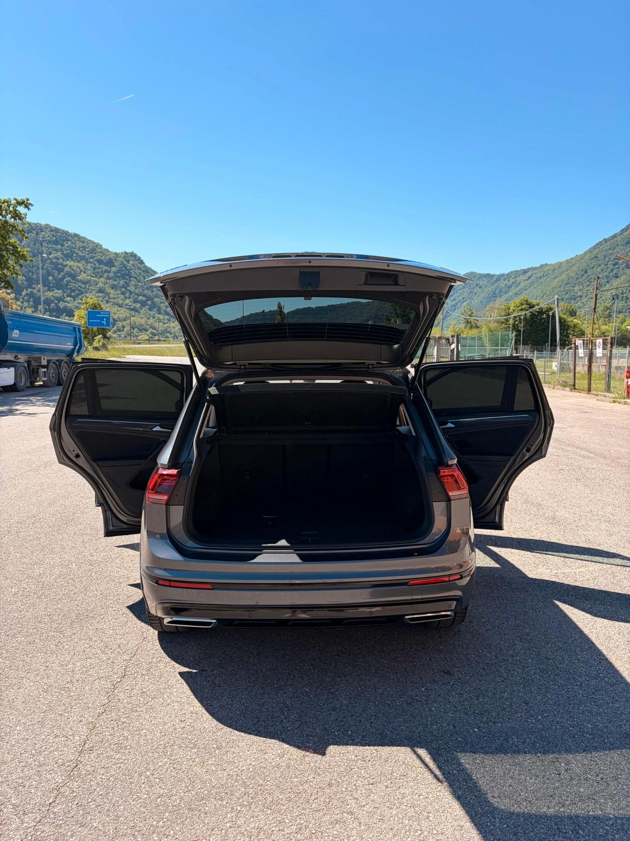 Volkswagen Tiguan 2.0 TDI R-line 4Motion - 150.000 KM -
