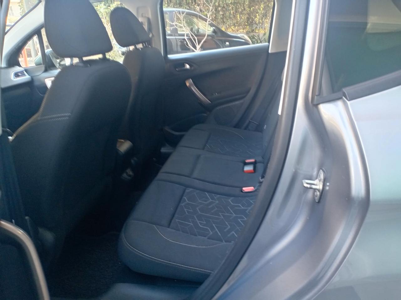 Peugeot 2008 BlueHDi 100 Allure