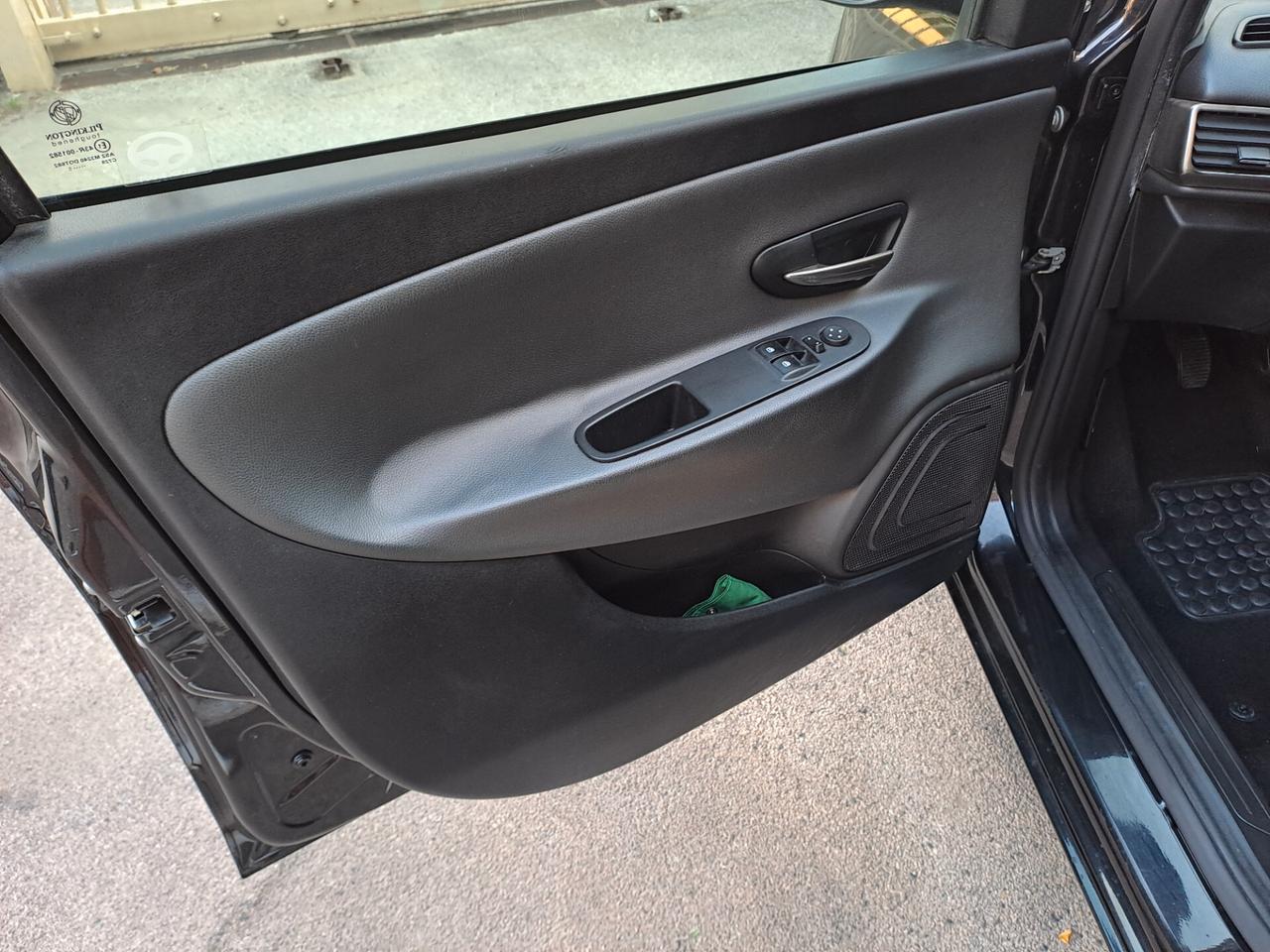 Lancia Ypsilon 1.2 69 CV 5 porte Gold IMP GPL