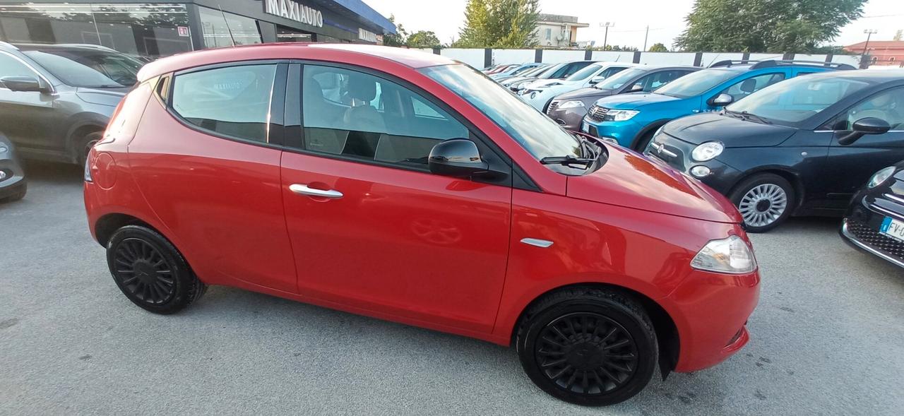 Lancia Ypsilon 1.0 Hybrid