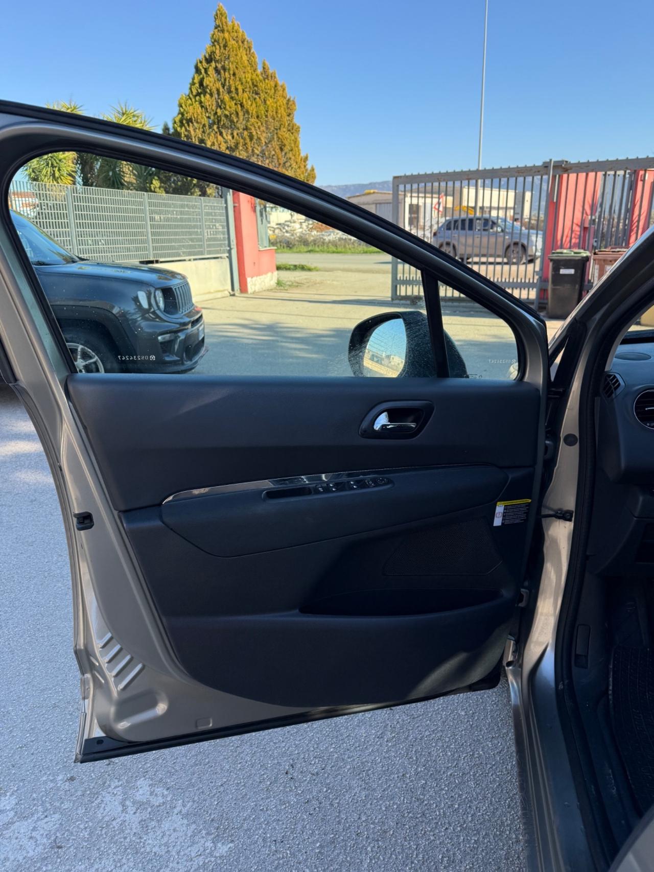 Peugeot 5008 1.6 HDi 115CV Allure