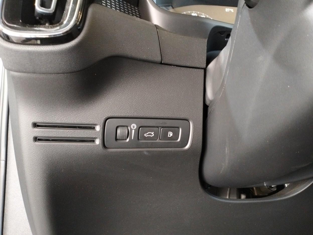Volvo XC40 1.5 t4 Plug-in Hybrid automatico Ultimate Dark