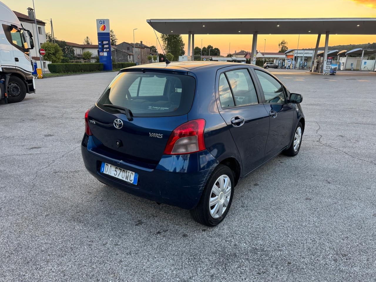 Toyota Yaris 1.0 5 porte Sol