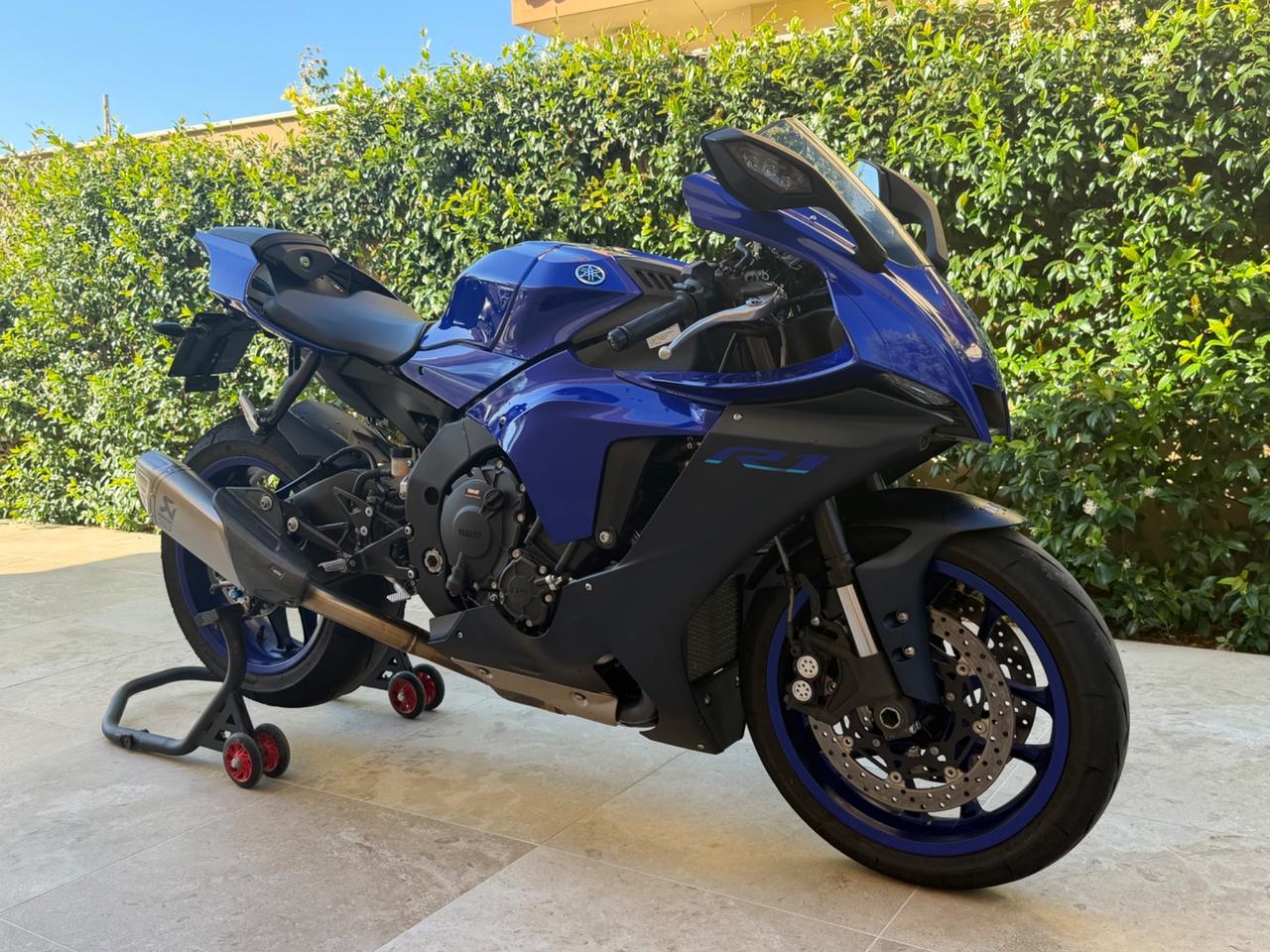Yamaha YZF R1 Full