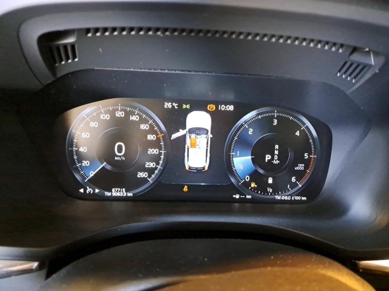 VOLVO XC60 B4 D AWD automatico Momentum Pro