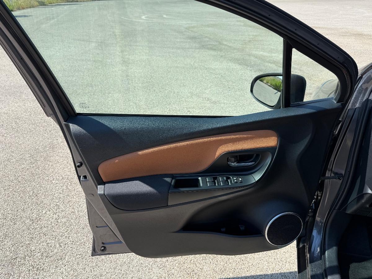 TOYOTA - Yaris - 1.4 D-4D 5p. Lounge MY 16 ; Adatta ai Neopatentati