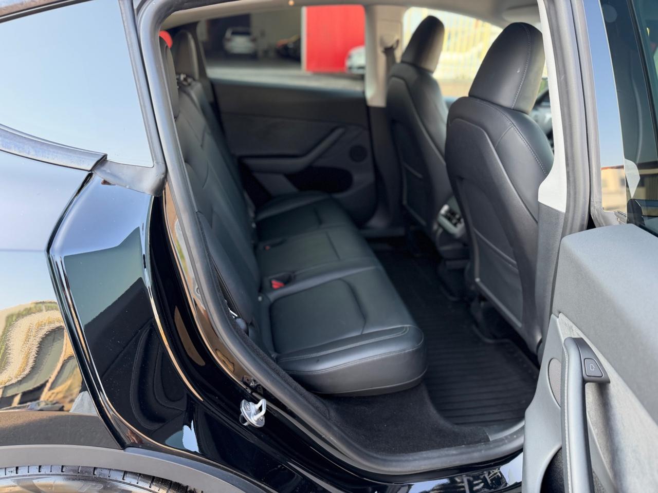 Tesla Model Y AWD Performance