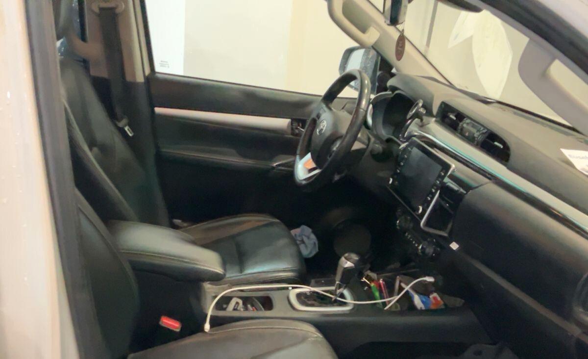 Toyota Hilux 2.8 D-4D Double Cab Executive 4x4 204CV | 02/2022 | 84.200 km