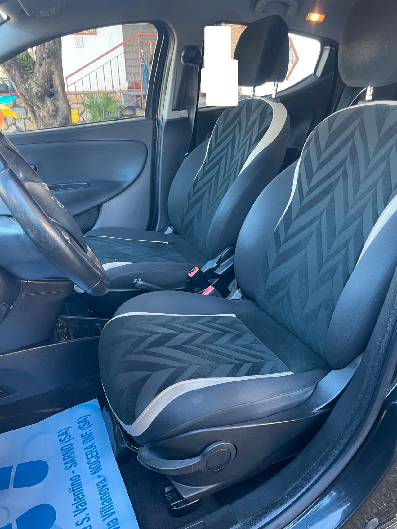 Lancia Y Ypsilon 1.2 69 CV 5p Platinum DISTRIB FULL NEOPATENTATI