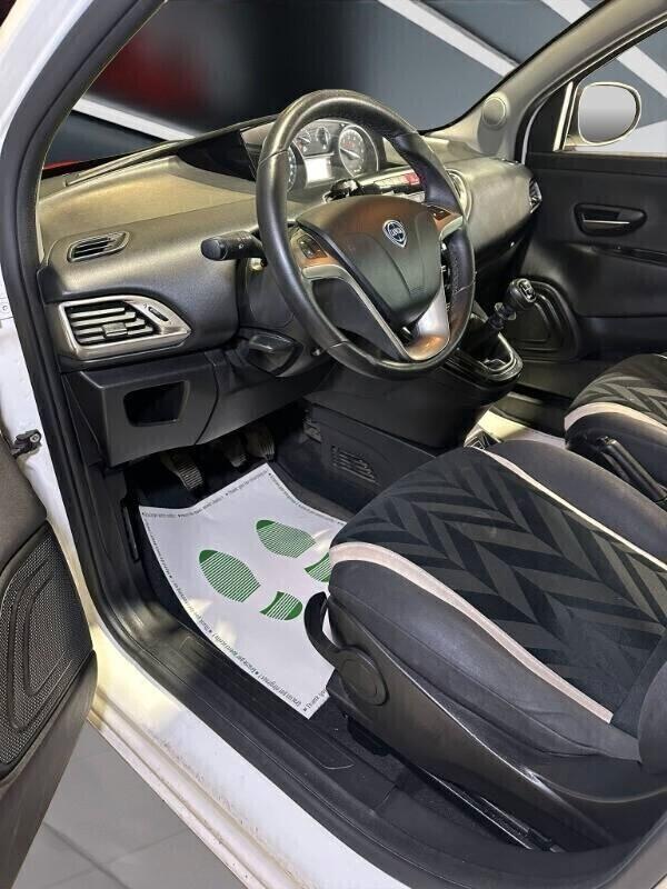 Lancia Ypsilon 1.2 69 CV 5 porte Gold(NEOPATENTATI)
