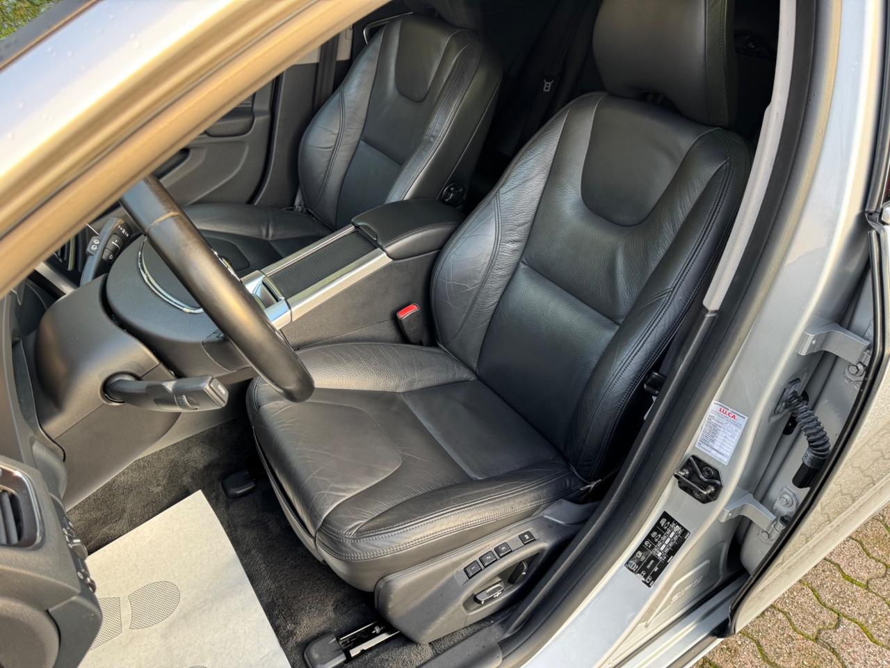 Volvo V60 D5 AWD Geartronic Summum