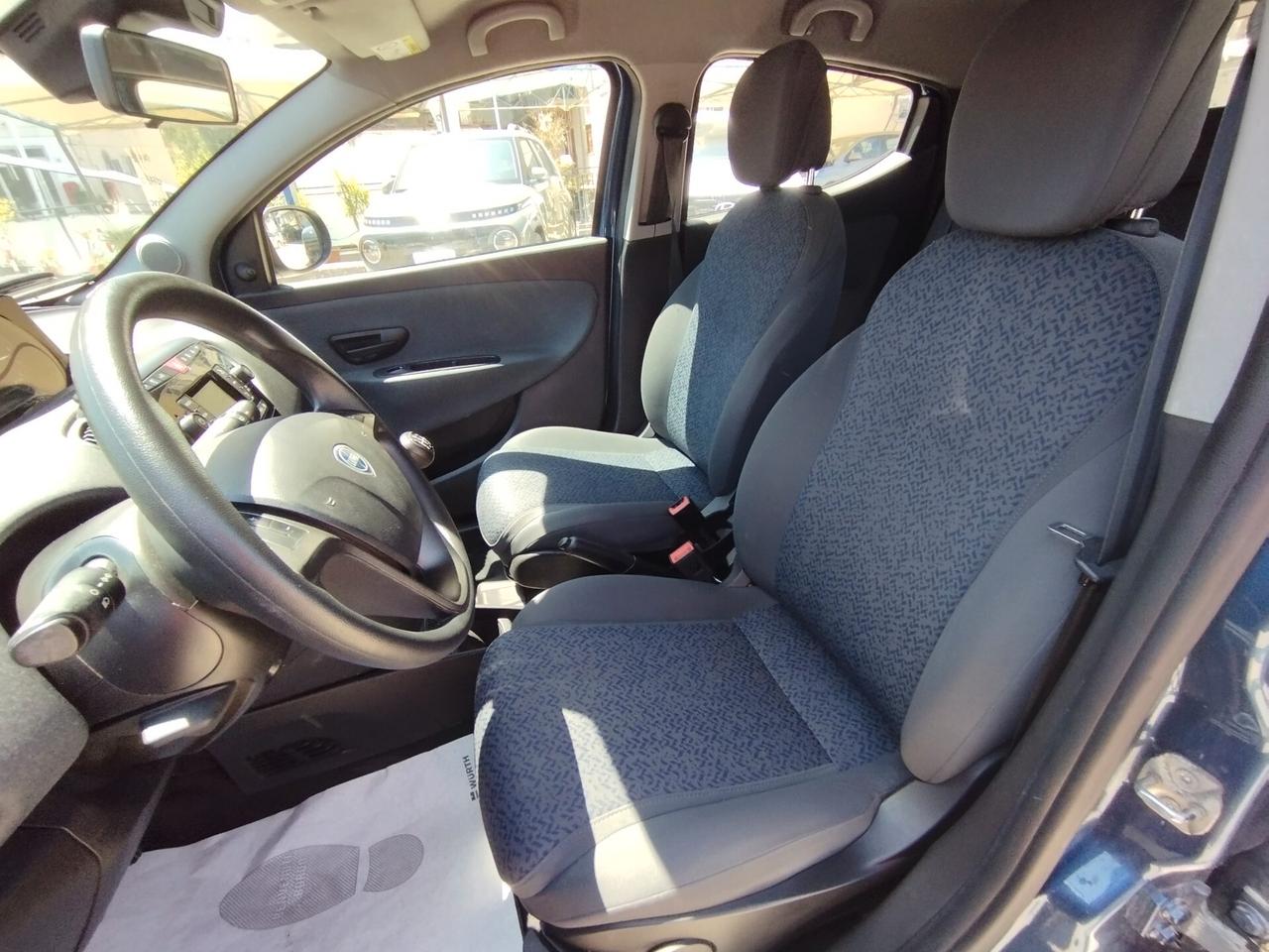 Lancia Ypsilon 1.0 5e porte S&S Hybrid Ecochic Silver