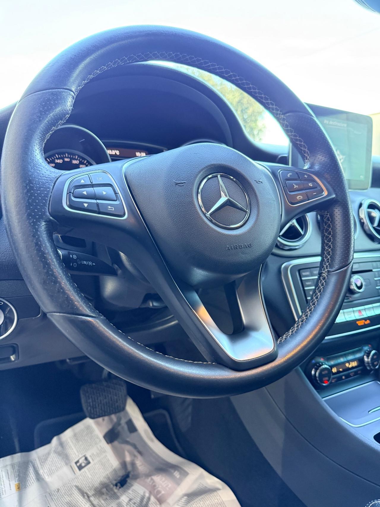 Mercedes-benz GLA 180 d Automatic Premium NAVI,GATORETELECAMERA,INTERNI IN PELLE,BLUETOOTH,ANDROID AUTO