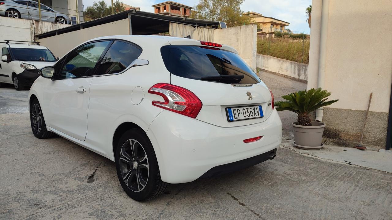 Peugeot 208 1.4 HDI TETTO PANORAMICO