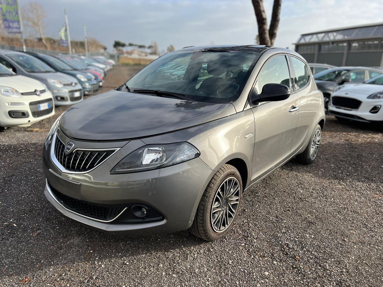 Lancia Ypsilon 1.0 FireFly Hybryd Gold