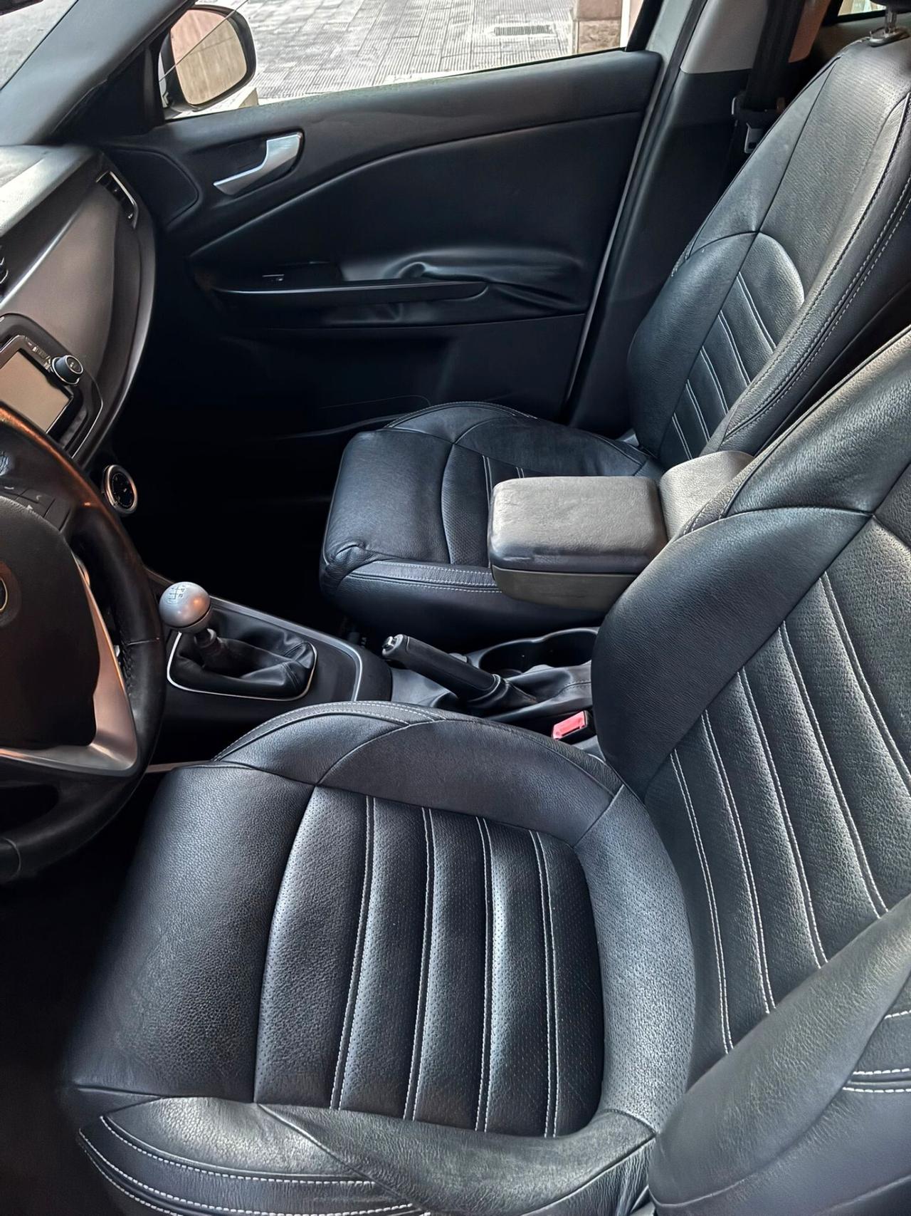 Alfa Romeo Giulietta 1.6 mjet 105CV Full-2014