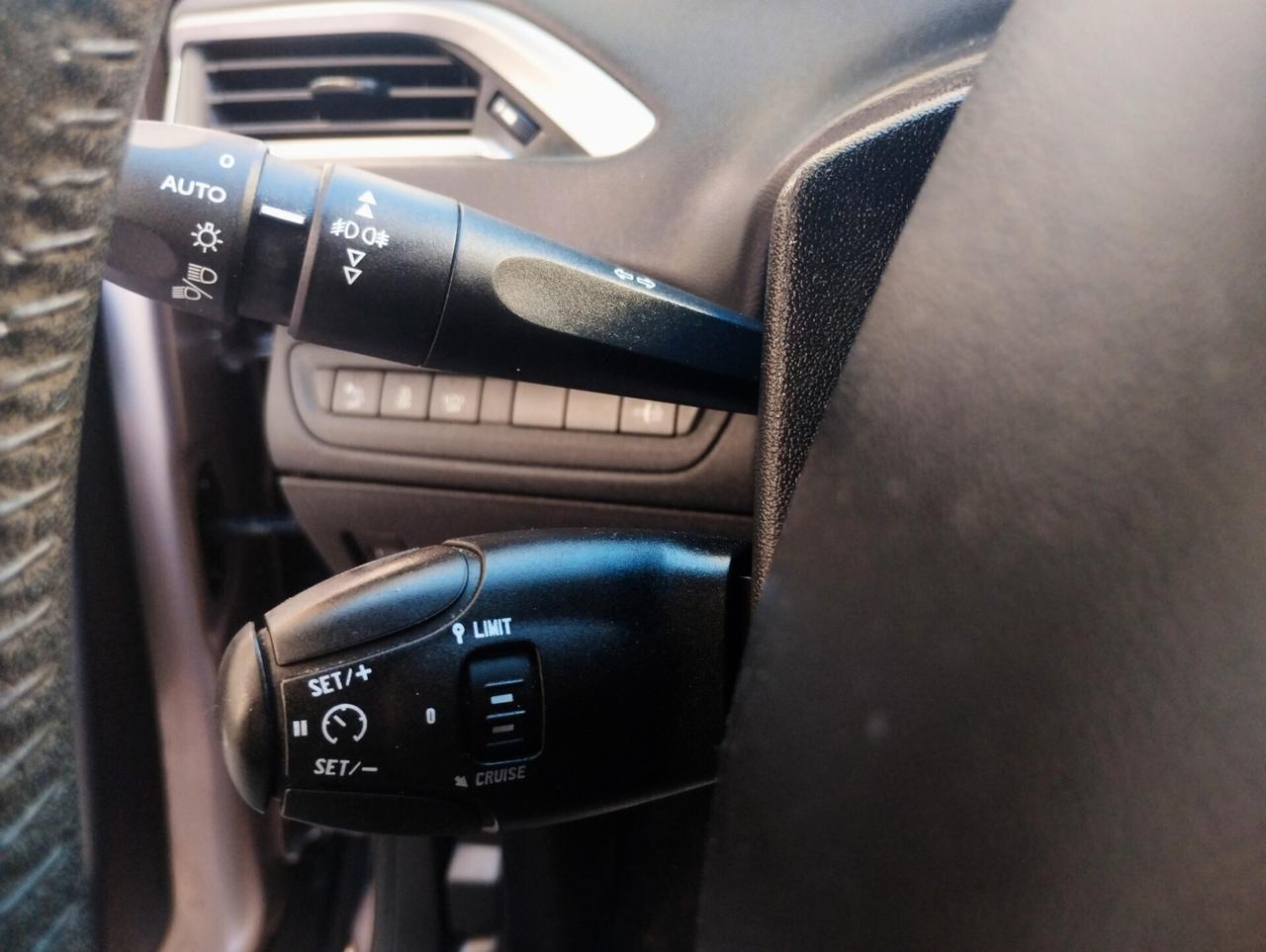 Peugeot 208 1.6 e-HDi 92 CV Stop&Start 5 porte Allure