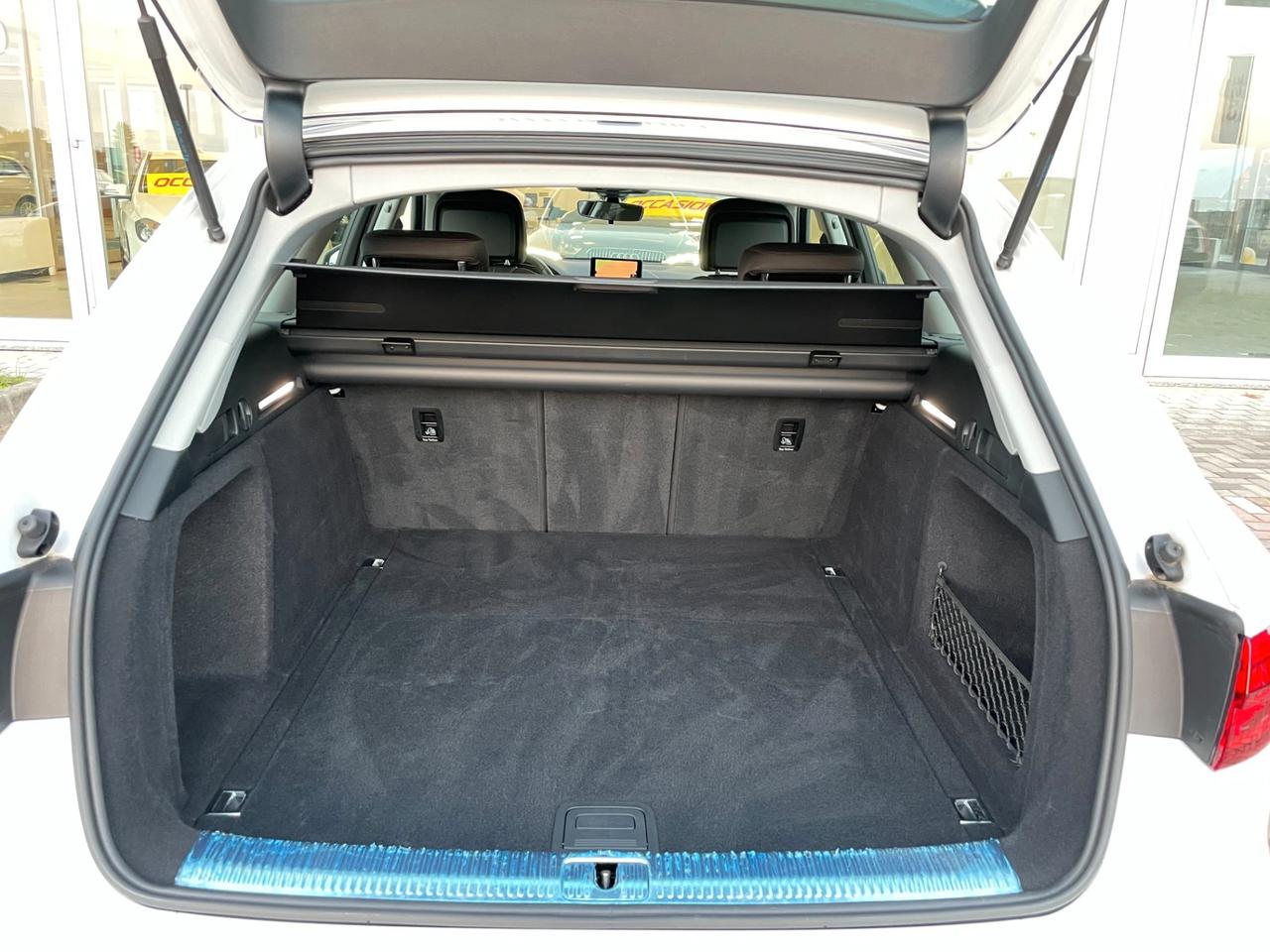 Audi A4 Avant 2.0TDI QUATTRO! AUTOMATICA! FARI LED
