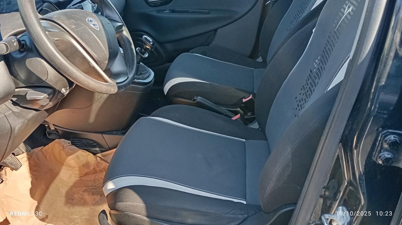 Lancia Ypsilon 0.9 TwinAir 85 CV 5 porte Metano Ecochic Silver