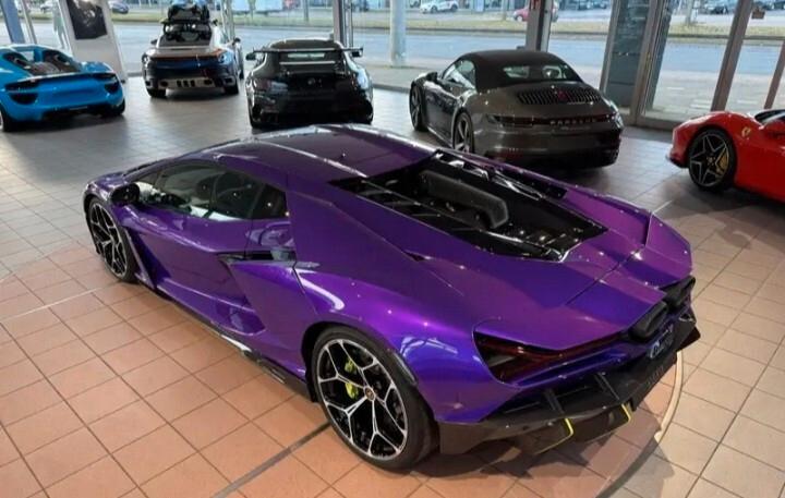 Lamborghini Revuelto nuovo carbon line 1016 CV. Garanzia casa madre