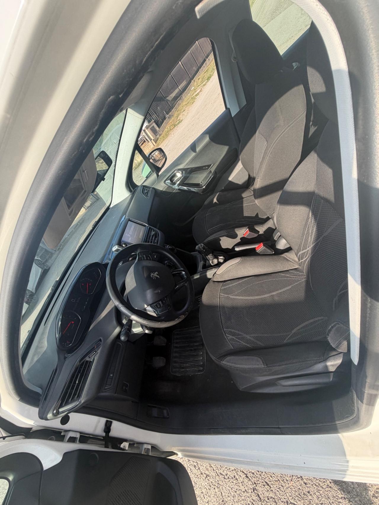 Peugeot 208 1.4 HDi 68 CV 5 porte Access