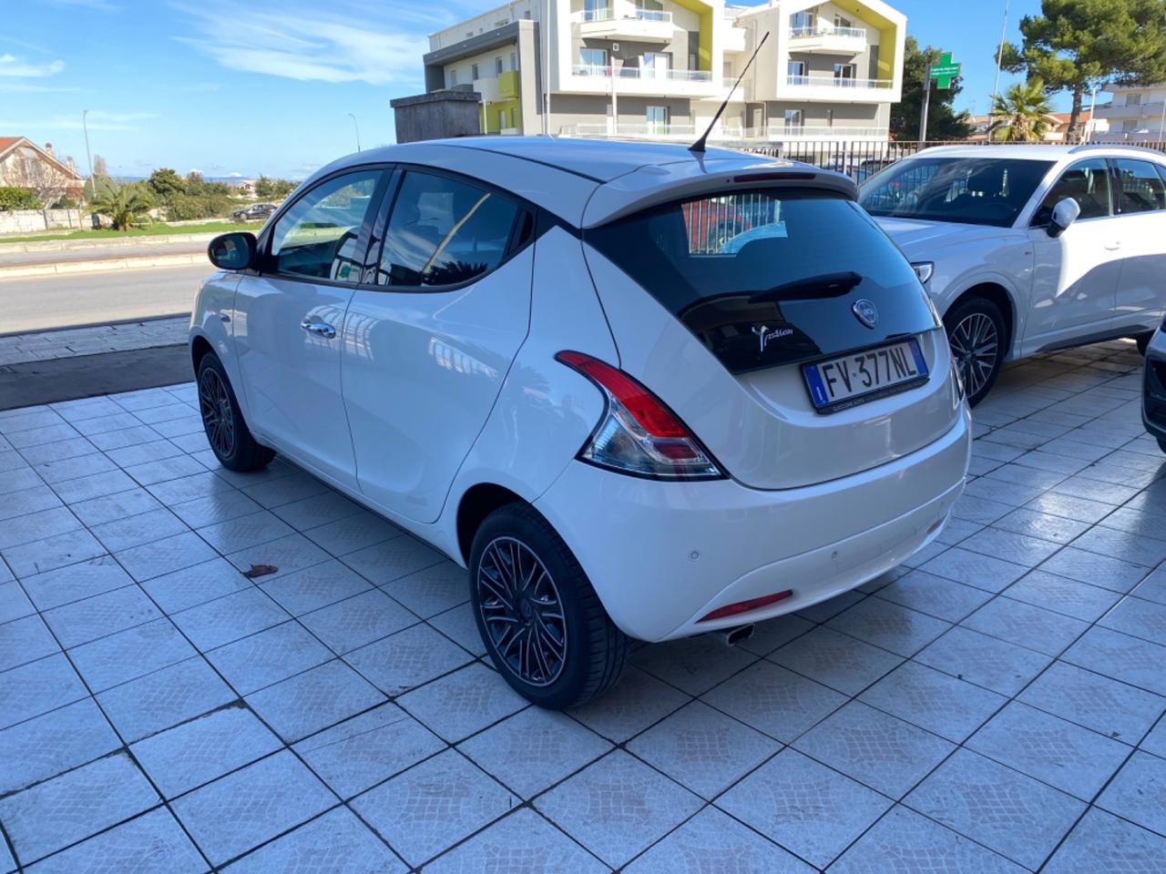 Lancia Ypsilon 1.2 69 CV 5 porte S&S Gold