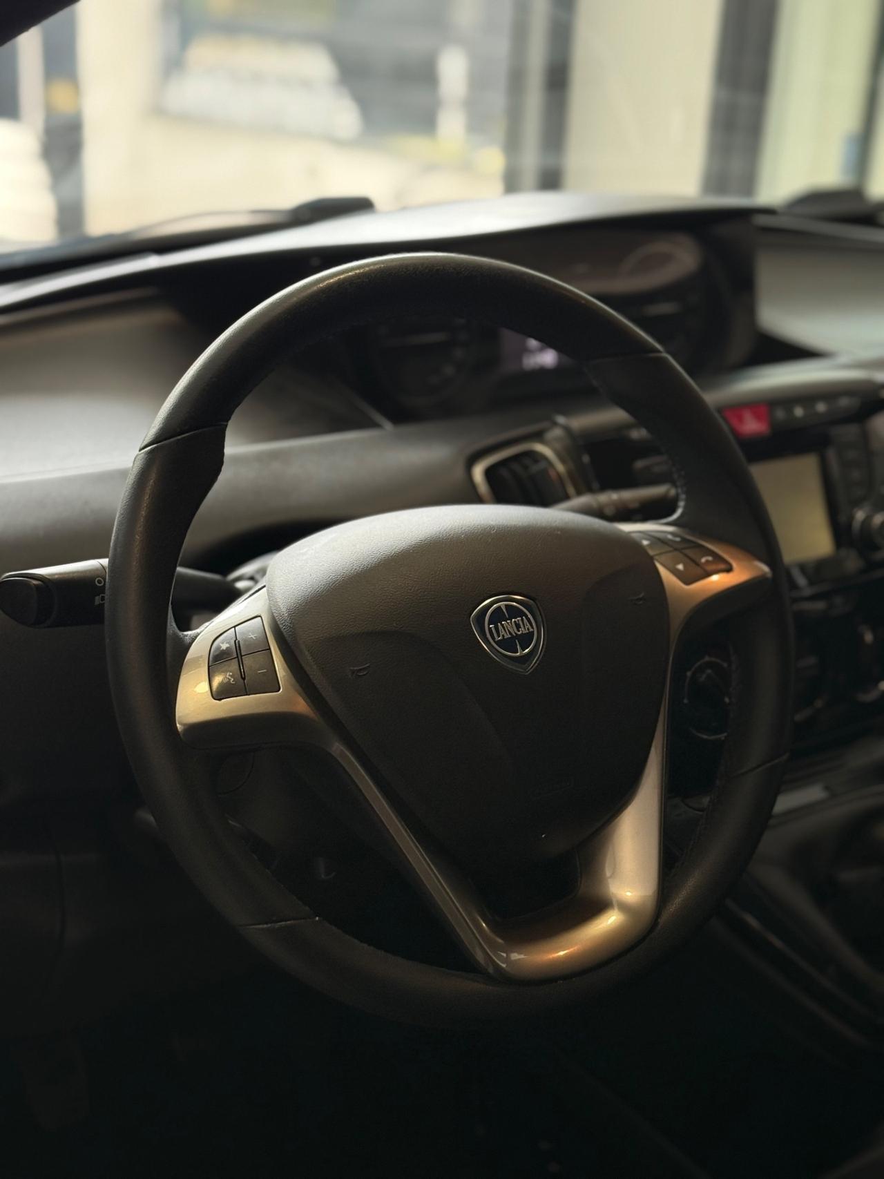 Lancia Ypsilon 1.2 69 CV 5 porte GPL Ecochic Platinum