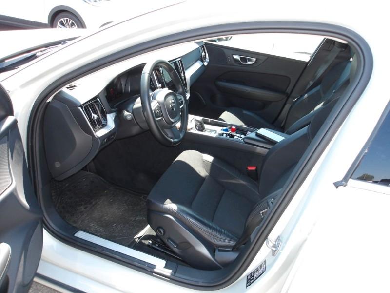 Volvo V60 2.0 b4 Momentum Business Pro auto