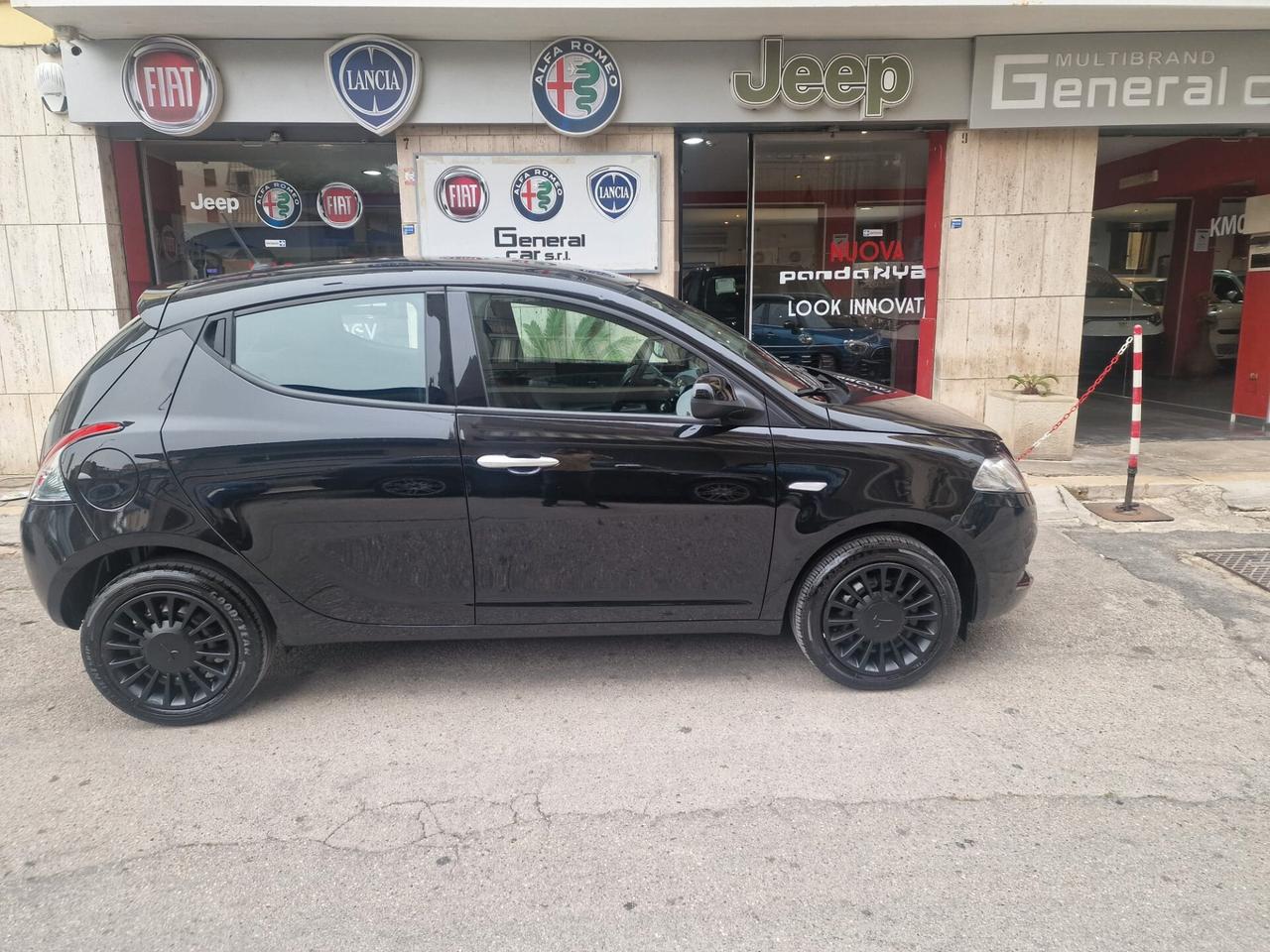 Lancia Ypsilon 1.0 FireFly 5 porte S&S Hybrid UnYca