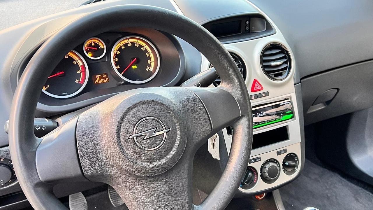 Opel Corsa 1.2 Benzina e GPL adatta a neo patentati