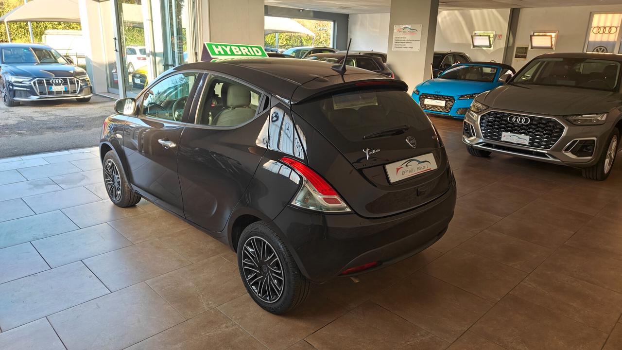 Lancia Ypsilon 1.0 FireFly 5 porte S&S Hybrid Ecochic Gold