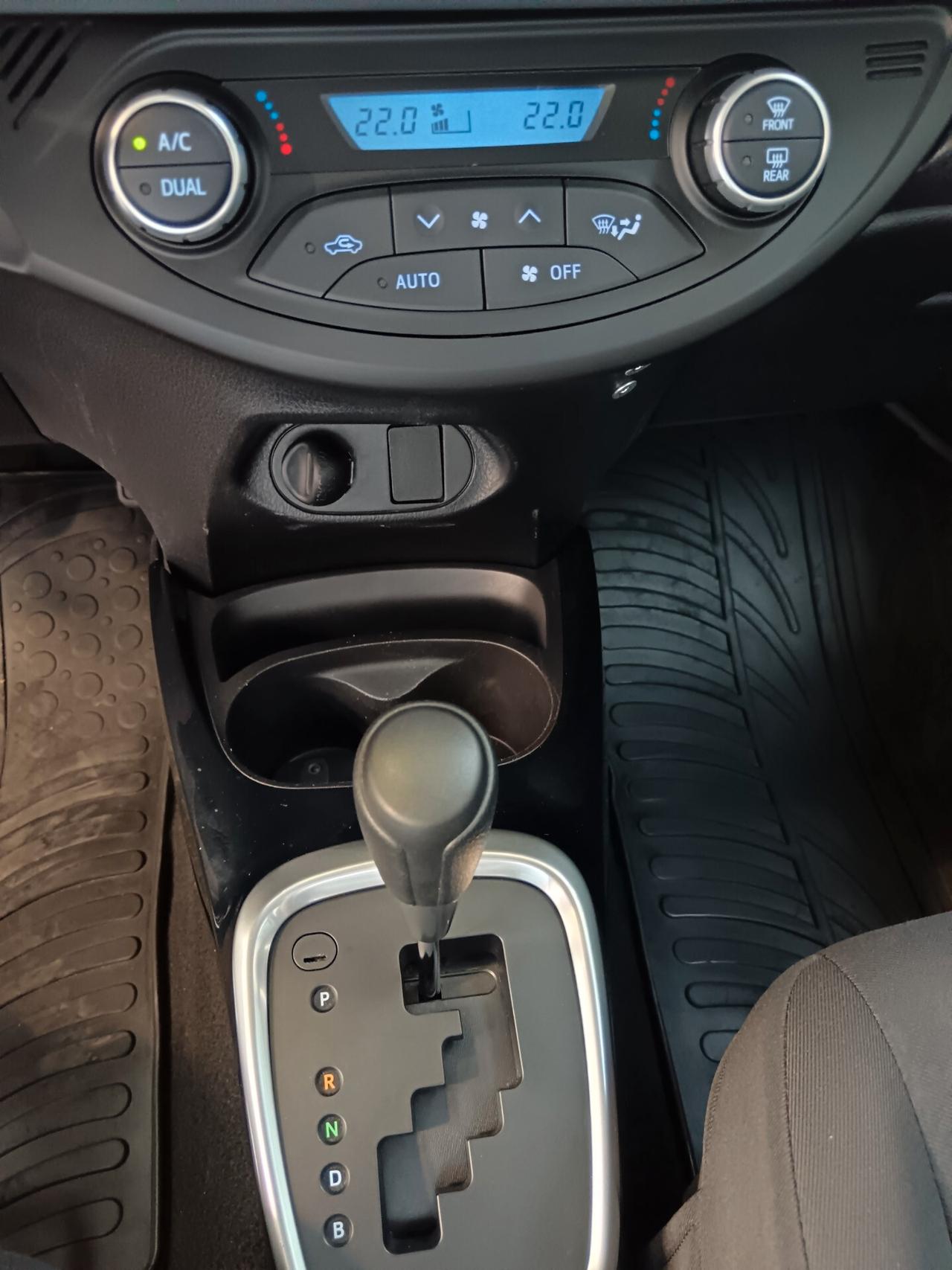 Toyota Yaris 1.5 Hybrid 5 porte Business PREZZO REALE