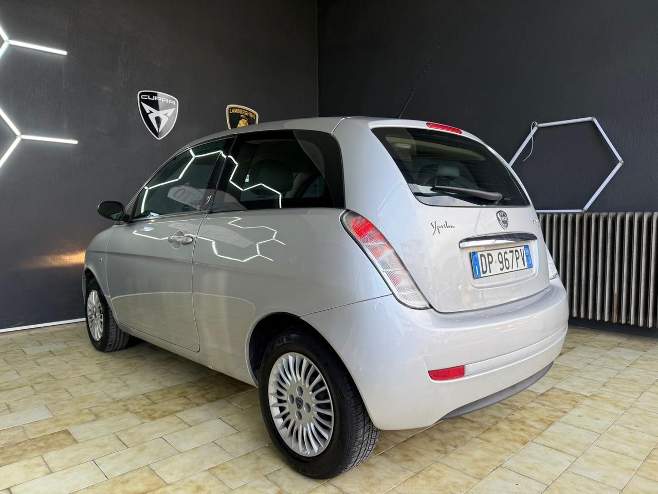 Lancia Ypsilon 1.3 MJT 75 CV Argento