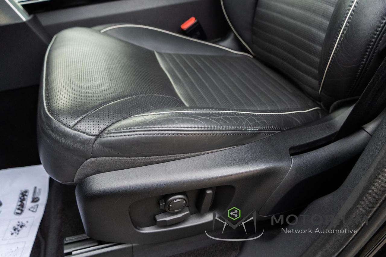 Land Rover Discovery 2.0 SD4 HSE Luxury 240cv 7 POSTI