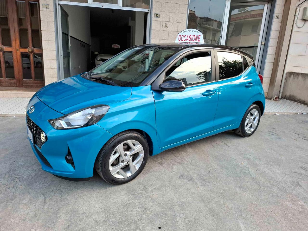 Hyundai i10 1.0 BENZINA - 2022 BICOLORE