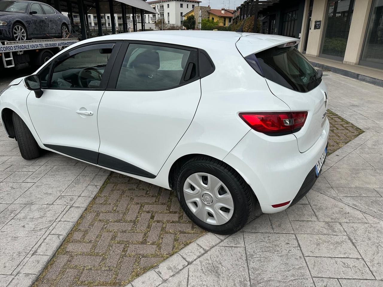 Renault Clio 1.2 75 CV 5 porte Duel