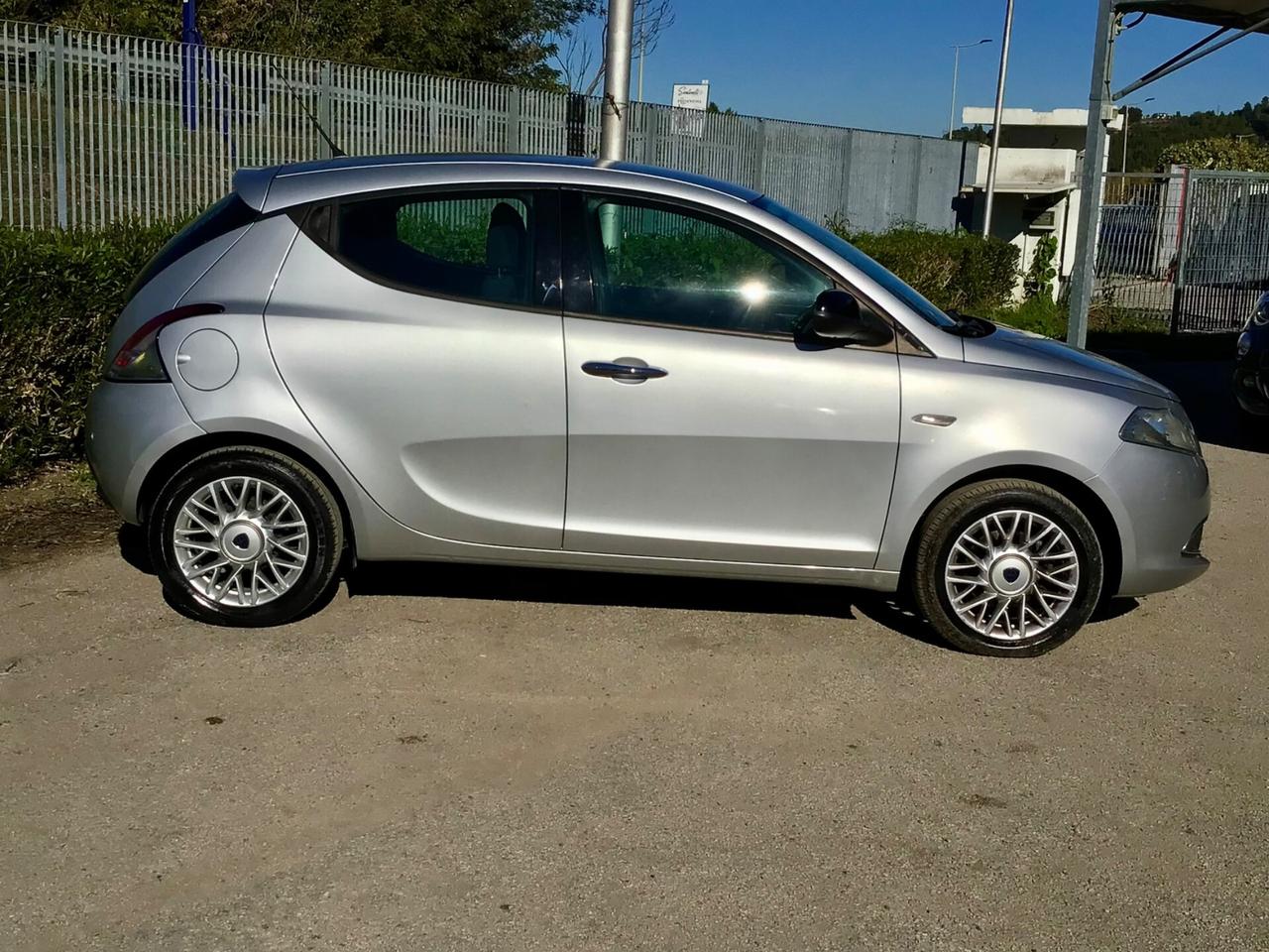 Lancia Ypsilon 1.2 69 CV 5 porte Gold