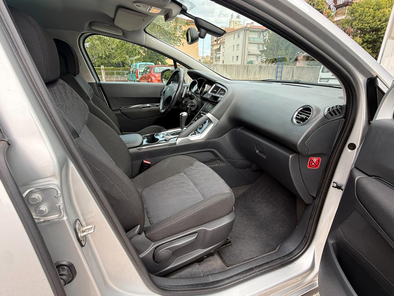 Peugeot 3008 1.6 HDi 110CV cambio robotizzato Tecno