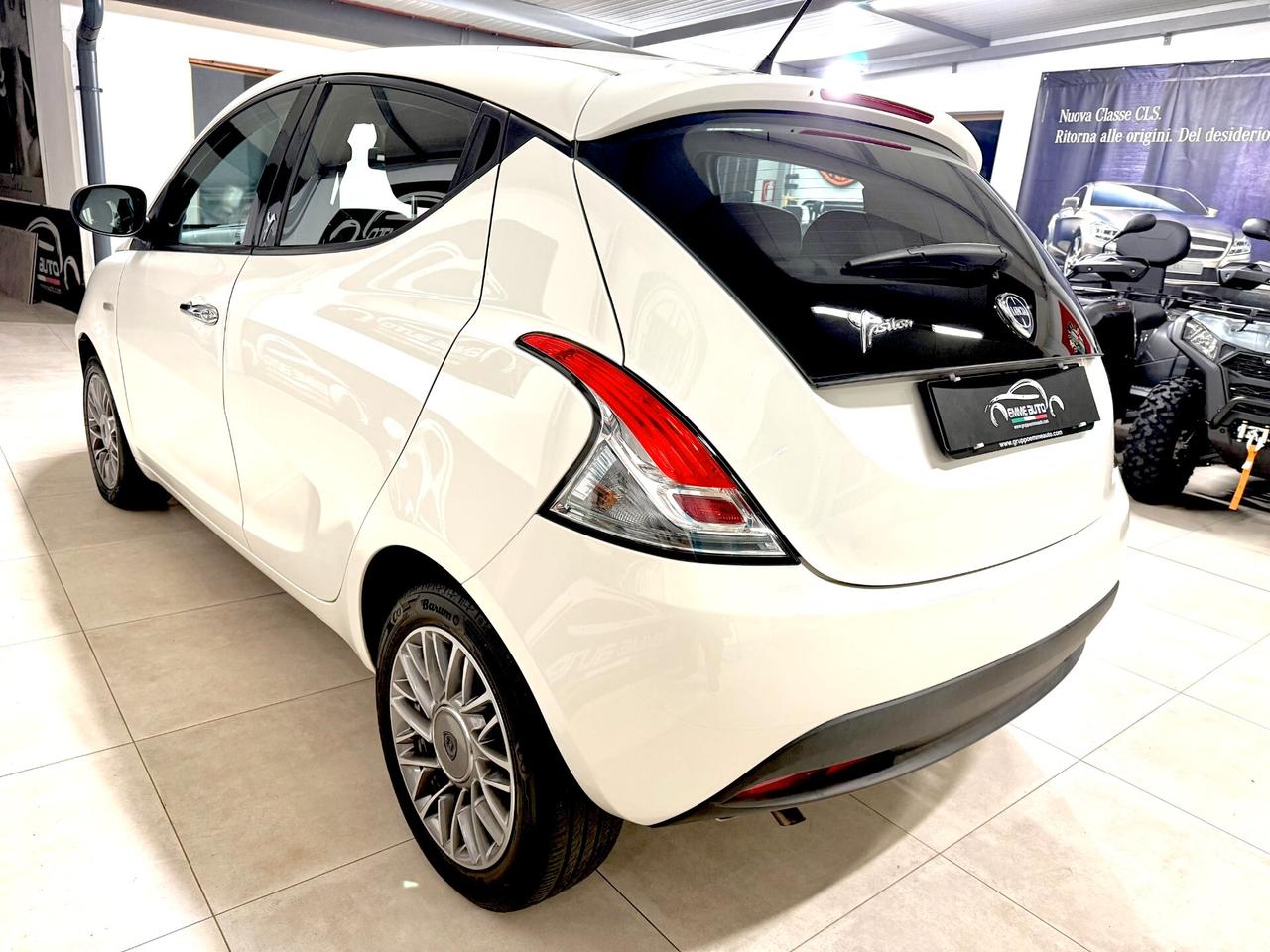 Lancia Ypsilon 1.2 69 CV 5 porte Gold