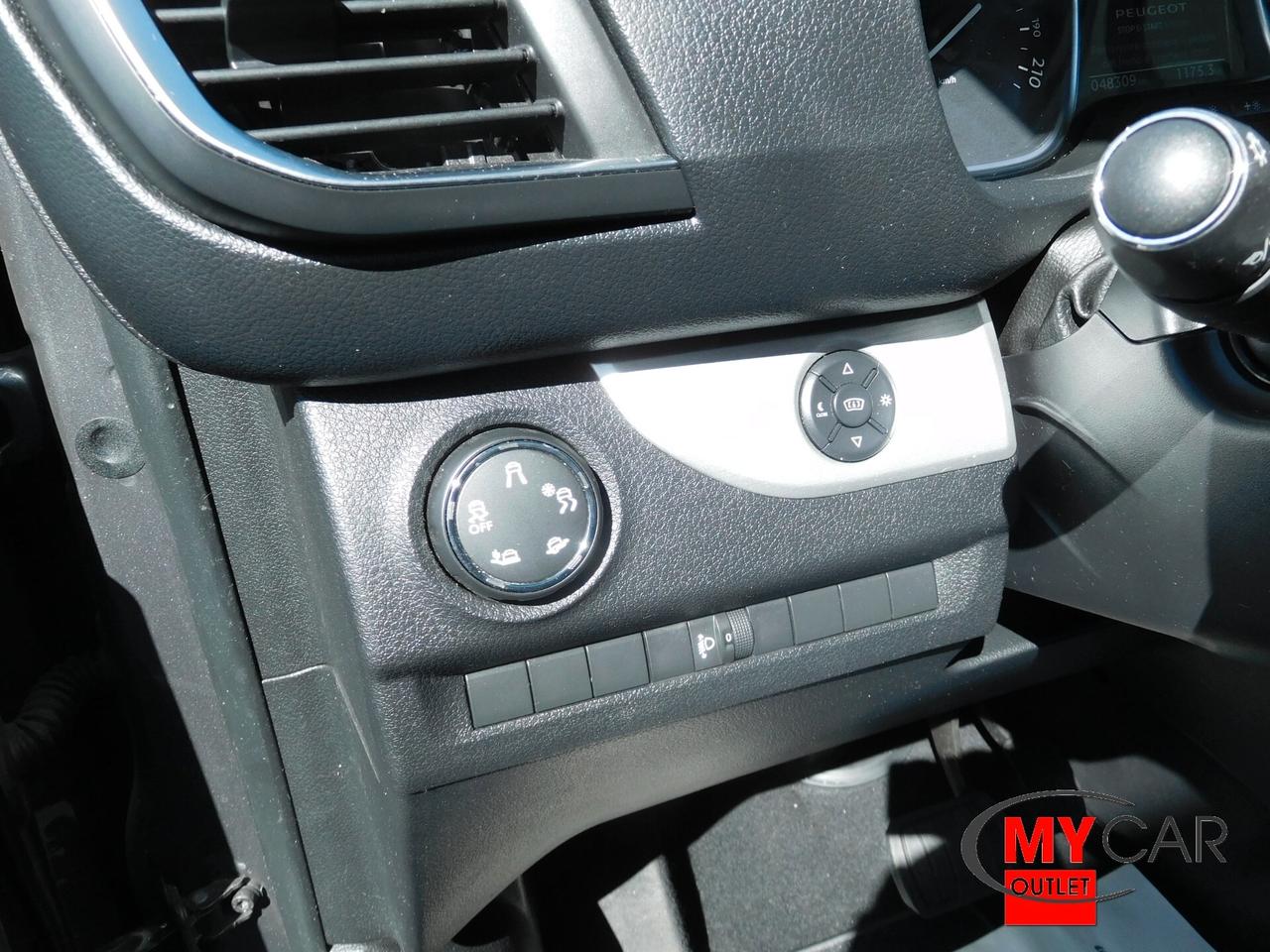 Peugeot Traveller BlueHDi 180cv S&S EAT8 Standard Allure Pack 8 POSTI