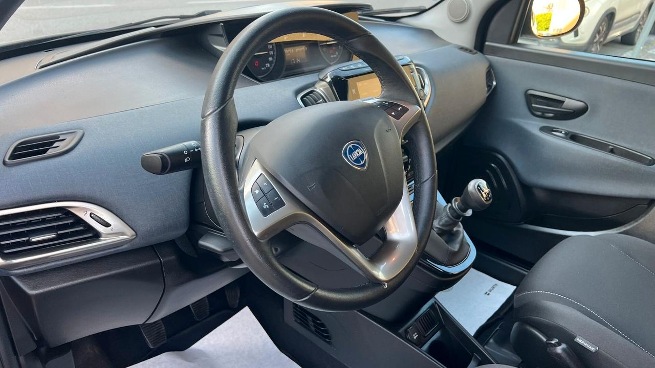 Lancia Ypsilon 1.0 FireFly 5 porte S&S Hybrid Gold