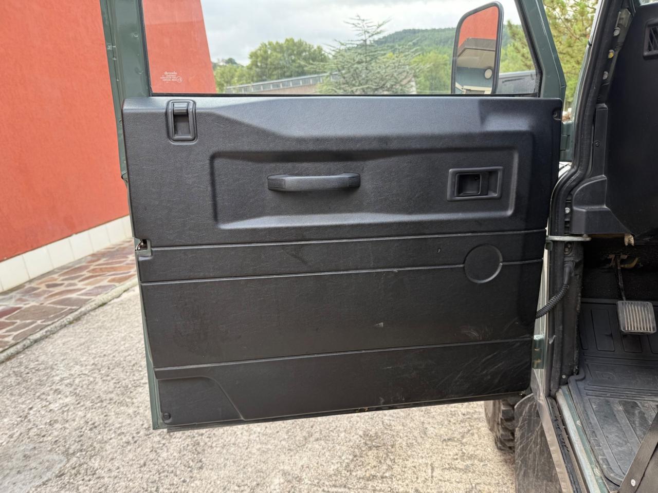 Land Rover Defender 90 2.4 TD4
