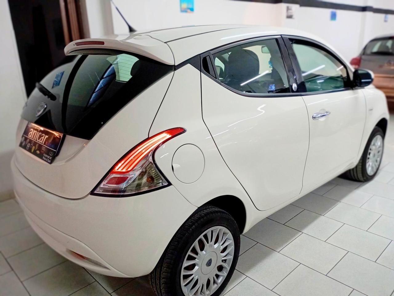 Lancia Ypsilon 0.9 TwinAir 85 CV 5 porte Metano Ecochic Elefantino